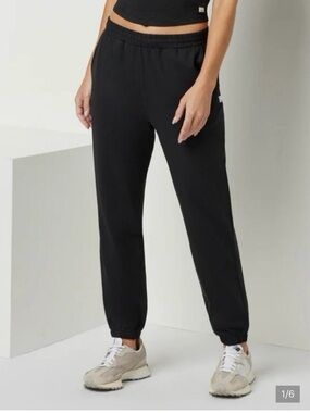 Vuori Black Boyfriend Jogger Lounge Pants size XS